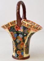 Távol keleti porcelán tárgyak: Buddha női figura, kosár, részben kézzel festett, kosár jelzett, hibá...