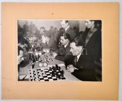 cca 1930 Sakkverseny nagyméretű fotó / Chess contest large photo 24x18 cm on cartboard