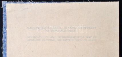 Magyarország Hegyrajzi és vízrajzi tréképe eső vonalakkal. kiadja: Pokorny Tódor térképész. Vászonra...