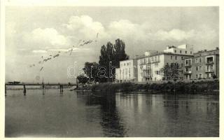 Pöstyén, Piestany; Villanegyed a Vág folyó mellett / villas next to river Váh