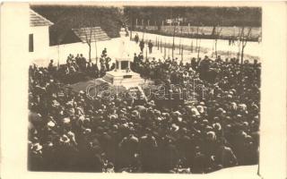 1930 Deáki, Diakovce; Az első világháborúban elesett hősök szobrának avatása / WWI Heroes monument, statue inauguration. photo