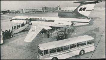cca 1970 Budapest, Ferihegyi repülőtér, vintage fotó, 14x24 cm