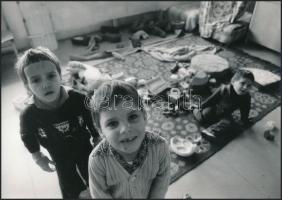 cca 1985 Autisták, Varga Zsolt képriportja, 8 db pecséttel jelzett vintage fotó, 16x23 cm