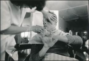 cca 1985 Autisták, Varga Zsolt képriportja, 8 db pecséttel jelzett vintage fotó, 16x23 cm