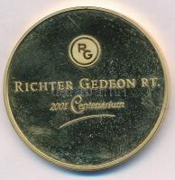 Kósa István (1953-) 2001. "Richter Gedeon RT. 2001 Centenárium / Egészséges fejlődés a jövő nemzedékéért - Aszklépiosz" aranyozott fém emlékérem (42,5mm) T:2 (PP)