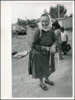 cca 1970 Kresz Albert: Jó piac volt, 4 db pecséttel jelzett vintage fotóművészeti alkotás, a magyar ...