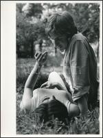 cca 1973 Kresz Albert: Szerelem, pecséttel jelzett vintage fotóművészeti alkotás, 24x18 cm