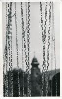 cca 1972 Kresz Albert: Láncfüggöny, pecséttel jelzett vintage fotóművészeti alkotás, 24x15,5 cm