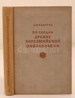 Tolstov, S. P.: Po sledam drevnehorezmiyskoy tsivilizatsii. Moszkva - Leningrád, 1948, Izdatel'stvo Akademii Nauk SSSR. Ligeti Lajos (1902-1967) orientalista tulajdonosi bejegyzésével. Vászonkötésben, jó állapotban. /  From the provenance of Hungarian Orientalist Lajos Ligeti (1902-1967). Cloth binding, in good condition.