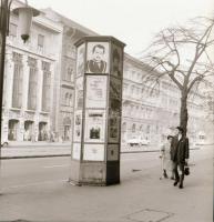1971 Budapest, Fővárosi Moziüzemi Vállalat hirdető oszlopai, plakátjai az új filmek reklámozására, 1...