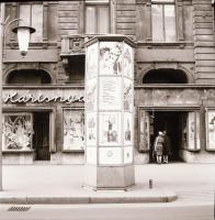 1971 Budapest, Fővárosi Moziüzemi Vállalat hirdető oszlopai, plakátjai az új filmek reklámozására, 1...