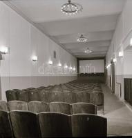 1973 Budapest, Mátra mozi kívül-belül, 7 db eredeti, szabadon felhasználható negatív, 6x7 cm