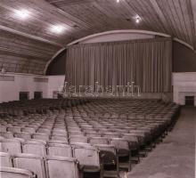 1973 Budapest, Kossuth mozi (XIII. ker.) kívül-belül, 4 db eredeti, szabadon felhasználható negatív,...