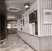 1973 Budapest, Gorkij mozi kívül-belül, 6 db eredeti, szabadon felhasználható negatív, 6x7 cm