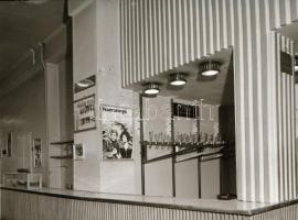 1973 Budapest, Gorkij mozi kívül-belül, 6 db eredeti, szabadon felhasználható negatív, 6x7 cm