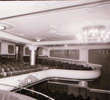 1973 Budapest, Bethlen mozi kívül-belül, 6 db eredeti, szabadon felhasználható negatív, 6x7 cm