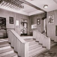 1973 Budapest, Bethlen mozi kívül-belül, 6 db eredeti, szabadon felhasználható negatív, 6x7 cm