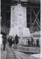 cca 1948 Budapest, a Margit híd újjá építése, 5 db korabeli felvétel mai nagyításban, 13x18 cm