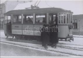 cca 1925 Pécs, a Zsolnay gyárig közlekedő villamos, korabeli negatívról készült modern nagyítás, 18x25 cm