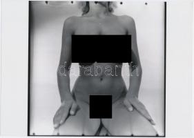 cca 1983 Kebelbarátnő, finoman erotikus fénykép, korabeli negatívról készült mai nagyítás, 18x18 cm / erotic photo, 18x18 cm