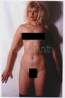 cca 1985 Falhoz szorítva, riadt tekintetettel, finoman erotikus fénykép, korabeli negatívról készült mai nagyítás, 25x18 cm / erotic photo, 25x18 cm