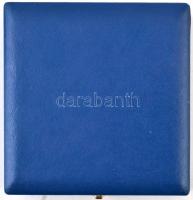 B. Kopp Judit (1943-1995) 1991. "100 éves a magyar társadalombiztosítás" Br emlékplakett e...