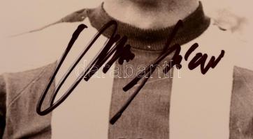 Albert Flórián aláírása őt magát ábrázoló fotón
