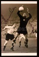 Grosics Gyula és Buzánszky Jenő aláírása mérkőzésen készült fotón