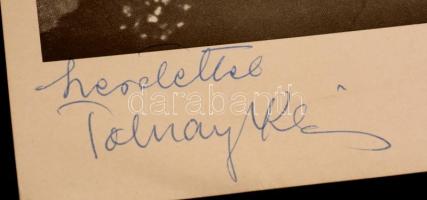 Tolnay Klári színésznő aláírása őt magát ábrázoló fotón