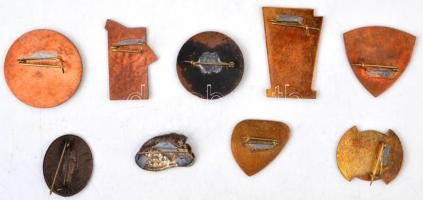 10db-os vegyes turista jelvény és felvarró tétel jobb darabokkal, benne "Közalkalmazott Találko...