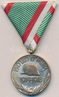 1929. &quot;Magyar Háborús Emlékérem kardokkal, sisakkal&quot; ezüstözött Br kitüntetés, modern mellszalaggal T:2,2- ph. Hungary 1929. &quot;Hungarian Commemorative War Medal with swords and a helmet&quot; silver plated Br decoration with modern ribbon C:XF,VF edge error NMK 418.