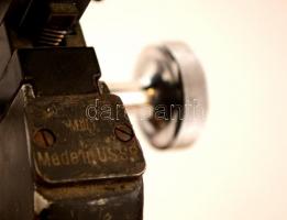 Bifokális fém sztereó mikroszkóp, tartozékokkal, saját fa dobozában, Két lencse repedt m: 30 cm