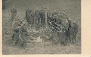 1940 Katonák a Maros forrásánál, Vaslábnál, Erdélyben, fotólap, 9x14 cm / Voslăbeni, Romania, well of Mures, 9x14 cm