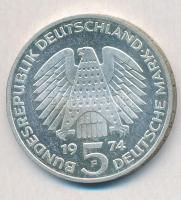 NSZK 1974F 5M Ag "25 éves az Alkotmány" T:2 kis patina, k. 
FRG 1974F 5 Mark Ag "25t...