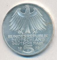 NSZK 1979J 5M Ag "Német Régészeti Intézet 150. évfordulója" T:2 kis patina
GFR 1979J 5 Ma...