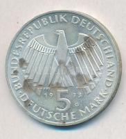 NSZK 1973G 5M "Frankfurti Parlament 125. évfordulója" T:2 kis patina
FRG 1973G 5 Mark Ag ...