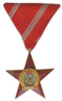 1949. A Magyar Népköztársasági Érdemérem arany fokozata zománcozott aranyozott bronz kitüntetés mellszalaggal, eredeti dísztokban T:2,2- zománchiba Hungary 1949. Medal of Merit of the Hungarian Peoples Republic Gold class enamelled gilt Br decoration on ribbon, in original case C:XF,VG enamel error NMK 534.