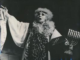 cca 1975 Ikládi László: Psota Irén (1929-2016) színésznő, pecséttel vintage fotóművészeti alkotás, 18x24 cm