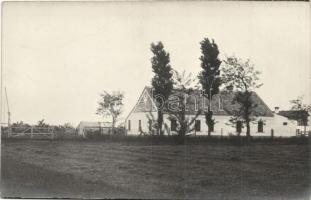 1915 Törökbecse, Novi Becej; Falurászlet, Wukow Constantin fényképész / farm, photo