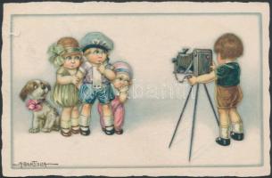 Children, photographer, Italian art postcard, CCM No. 2446 s: A. Bertiglia (b)