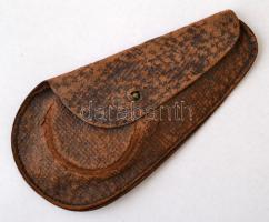 Régi gördülő távolságmérő, az üveg hiányzik, viseltes bőr tokban, működik