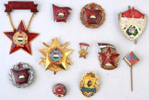 ~1970-1980. 10db klf szocialista jelvény, sapkajelvény és kitűző és miniatűr tétel, közte DN "Május 1." fém kitűző (18x18mm) valamint "Szocialista Brigád" és "Kiváló Dolgozó" jelvények T:2