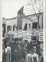 Életképek május elsejei felvonulásokról, utólagos előhívások, 3 db, 18x24 cm