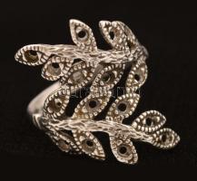 Ezüst(Ag) leveles gyűrű, kövek hiányoznak, jelzett, méret: 55, nettó: 3,4 g