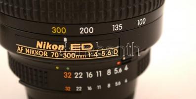 Nikon ED AF Nikkor 70-300mm 1:4-5,6 D objektív + Nikon HB-15 napellenzővel, jó állapotban