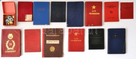 Vegyes okmány tétel: igazolványok, bizonyítványok, leckekönyvek, érdekes anyag