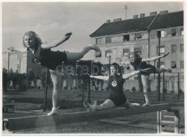 cca 1948-1954 3 db BSzKRt-fotó (zenekar, dolgozók felvonulása), hátuljukon feliratozva, különböző mé...