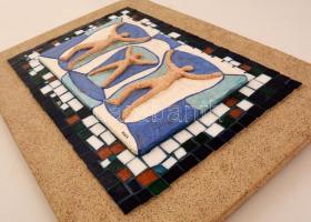 Rhea jelzéssel: Győztesek. Festett mázas falikép körülötte üveg mozaikokkal,  fa táblára ragasztva, ...