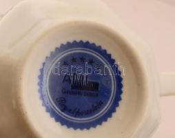 14 db "hagyma-mintás" porcelán (2 db kávés csésze, 1 bögre, tálka, fűszertartó, stb.), hib...