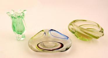 Dekoratív jelzett (Chribska) üveg tárgyak:  váza, tálka, kínáló, hibátlanok, összesen:3 db, m:13 cm, 15×11 cm, 17×12 cm